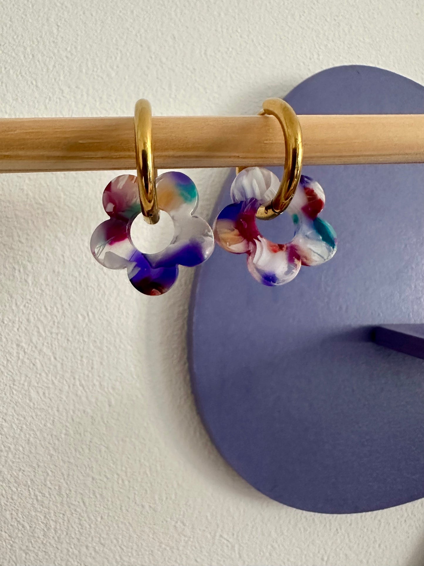 Créoles avec pampilles ELIETTE - Camilmari Bijoux - Créoles dorées avec une paire de pampilles fleurs