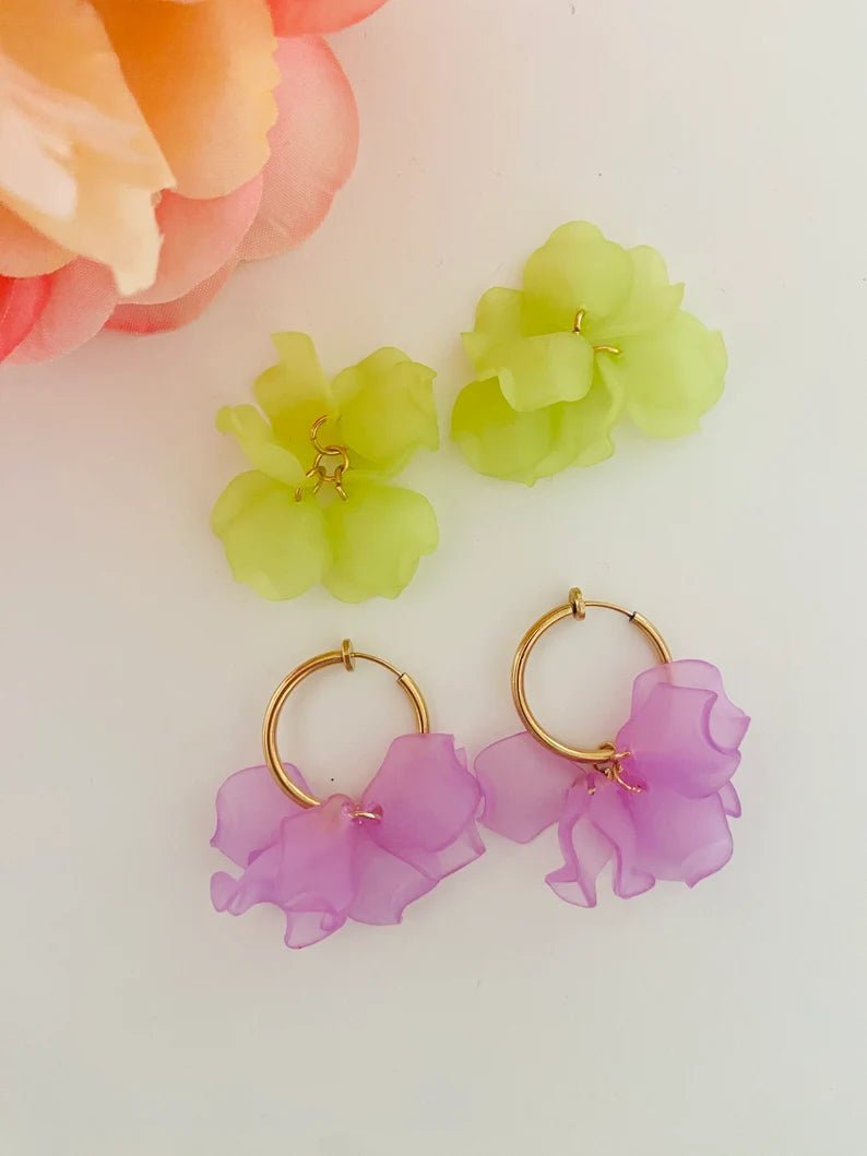 Créoles CAMILLE 20 mm - Boucles d'oreilles à pétales colorés assemblées à la main - Camilmari Bijoux - Créoles 20 mm dorées + pétales