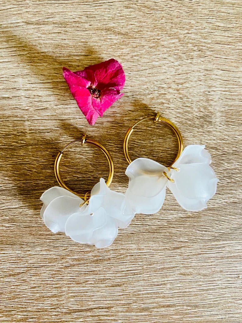 Créoles CAMILLE 20 mm - Boucles d'oreilles à pétales colorés assemblées à la main - Camilmari Bijoux - Créoles 20 mm dorées + pétales