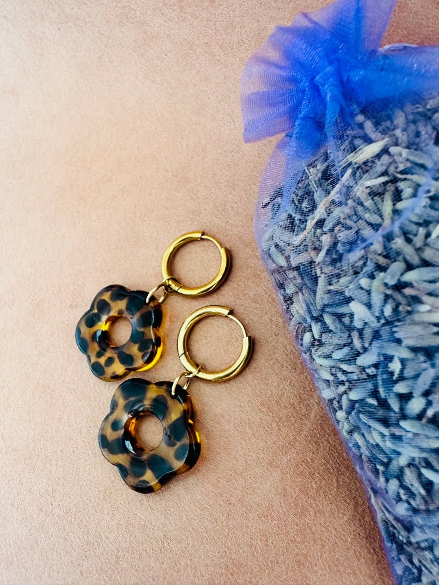 Créoles fleurs ANNA – Boucles d’oreilles motif léopard dorées et élégantes - Camilmari Bijoux - 