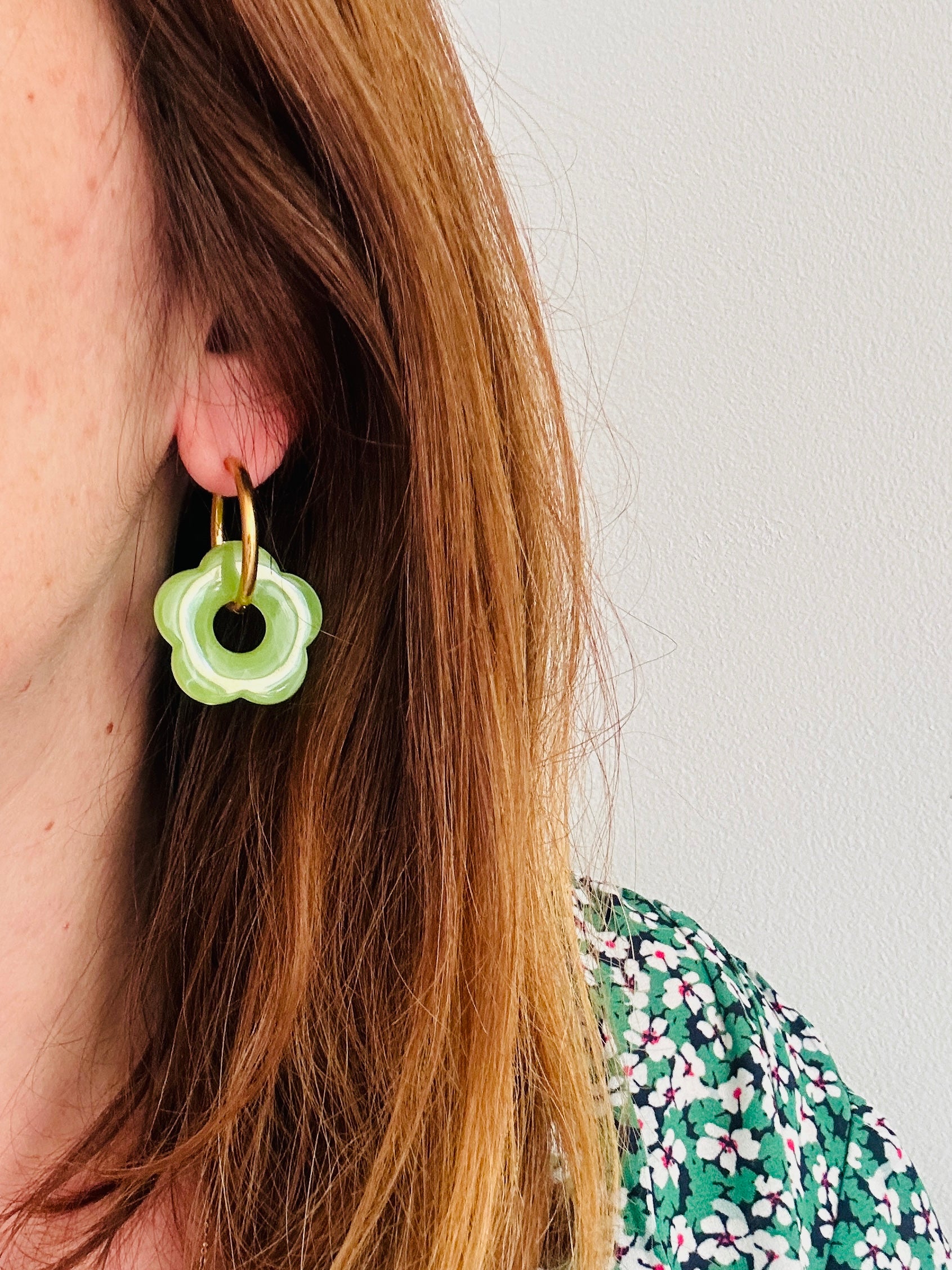 Créoles fleurs SOFIA – Boucles d'oreilles fleuries personnalisables et interchangeables - Camilmari Bijoux - Créoles rondes + Fleurs