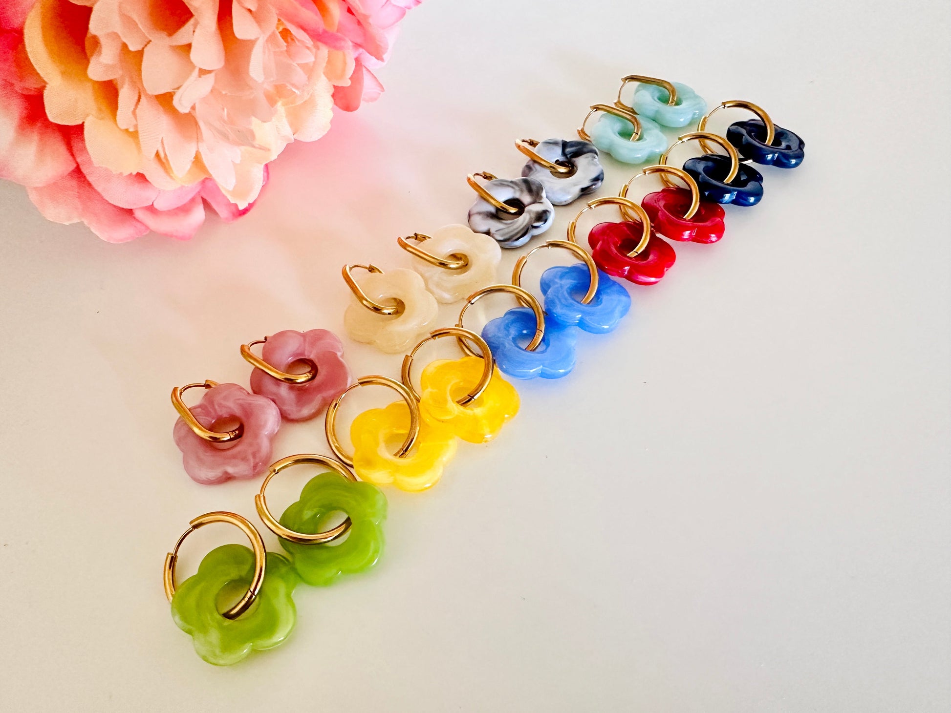 Créoles fleurs SOFIA – Boucles d'oreilles fleuries personnalisables et interchangeables - Camilmari Bijoux - Créoles rondes + Fleurs