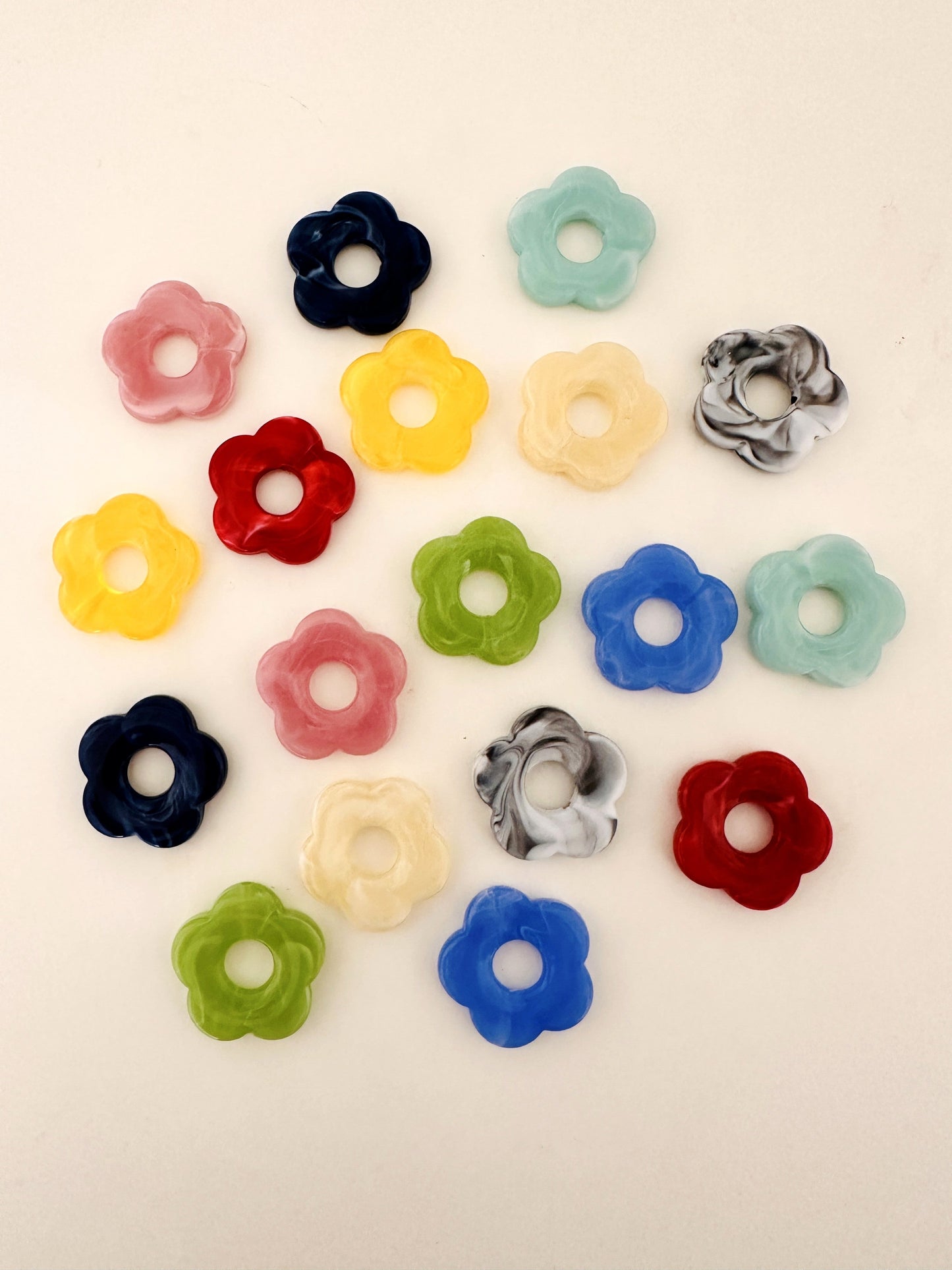 Créoles fleurs SOFIA – Boucles d'oreilles fleuries personnalisables et interchangeables - Camilmari Bijoux - Créoles rondes + Fleurs