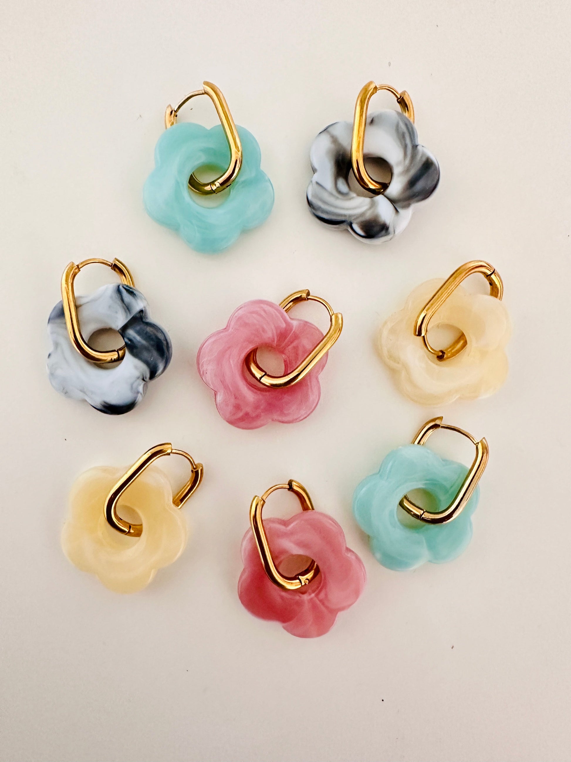 Créoles fleurs SOFIA – Boucles d'oreilles fleuries personnalisables et interchangeables - Camilmari Bijoux - Créoles rondes + Fleurs