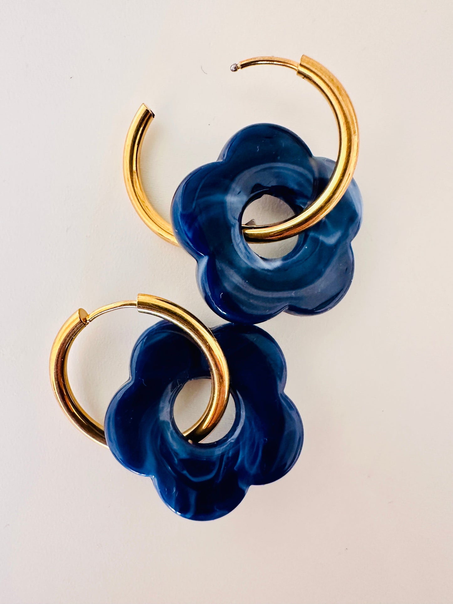 Créoles fleurs SOFIA – Boucles d'oreilles fleuries personnalisables et interchangeables - Camilmari Bijoux - Créoles rondes + Fleurs