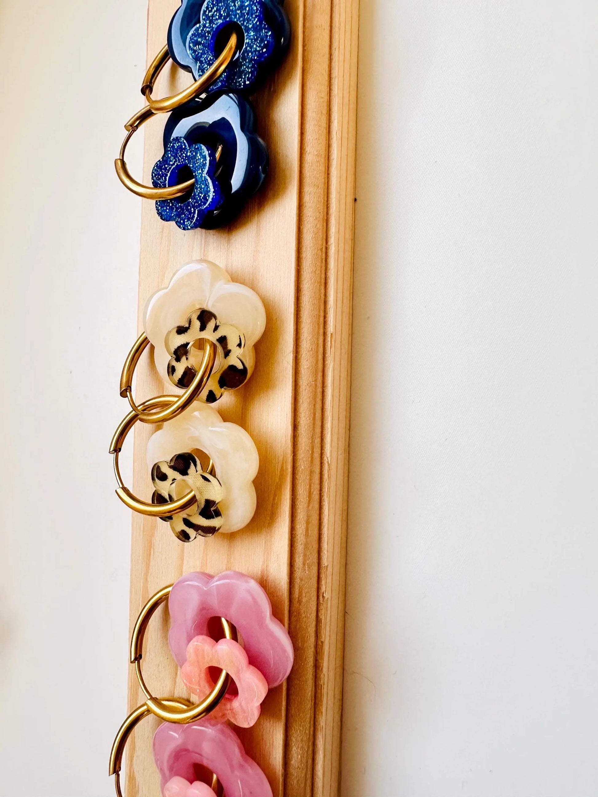 Créoles fleurs superposées et interchangeables SOFIANA - Camilmari Bijoux - Créoles et pampilles fleurs bleu marine et bleu pailleté