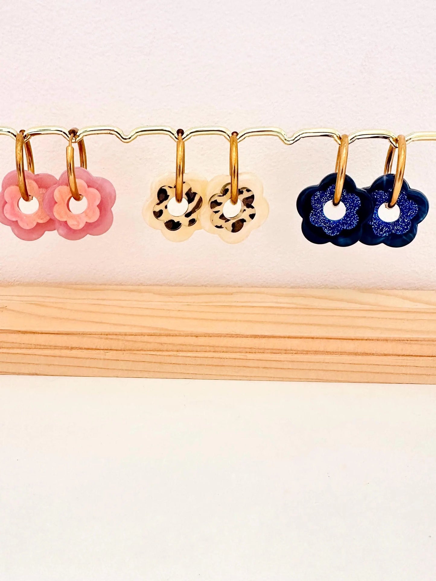 Créoles fleurs superposées et interchangeables SOFIANA - Camilmari Bijoux - Créoles et pampilles fleurs bleu marine et bleu pailleté