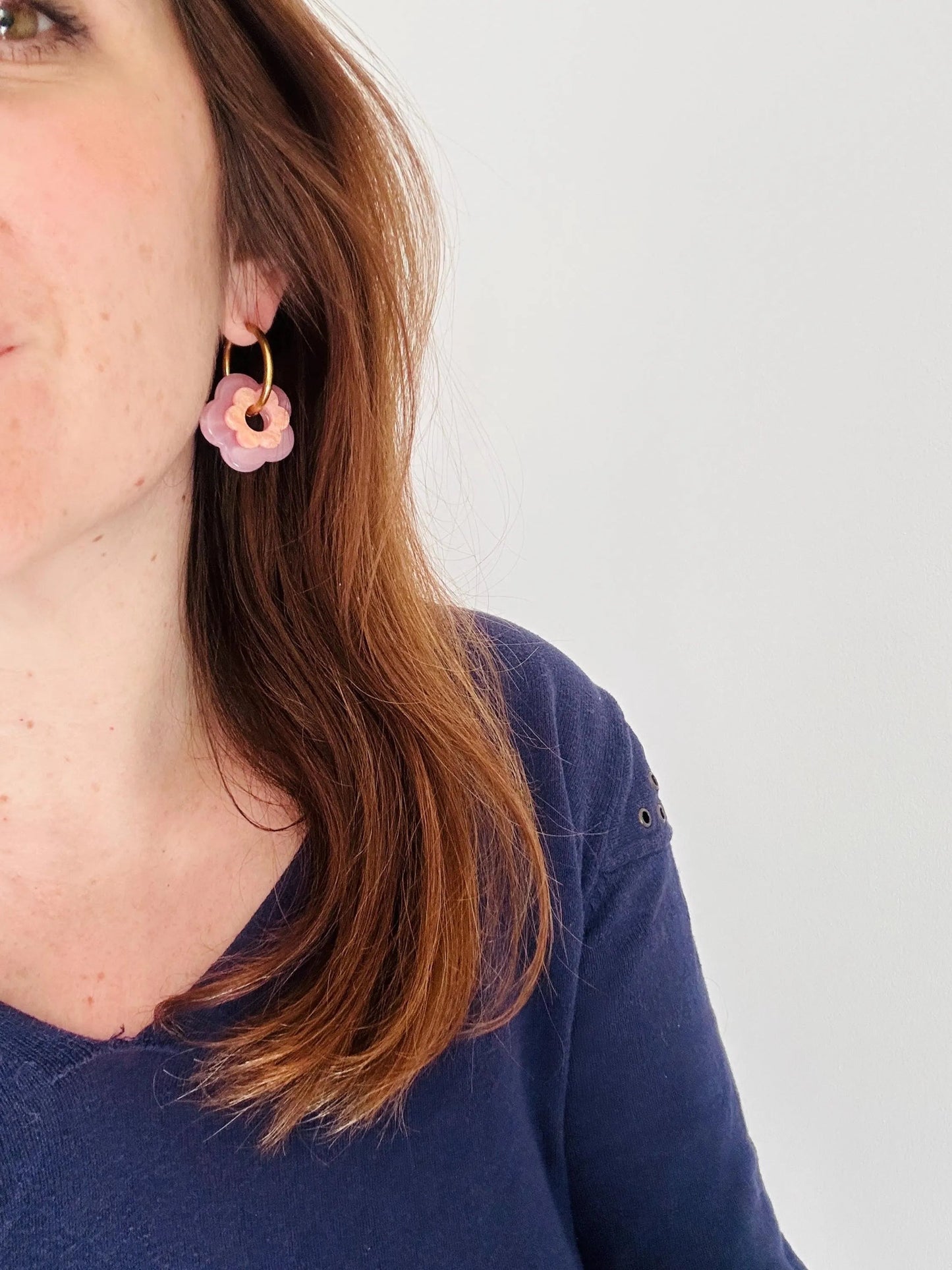 Créoles fleurs superposées et interchangeables SOFIANA - Camilmari Bijoux - Créoles et pampilles fleurs bleu marine et bleu pailleté