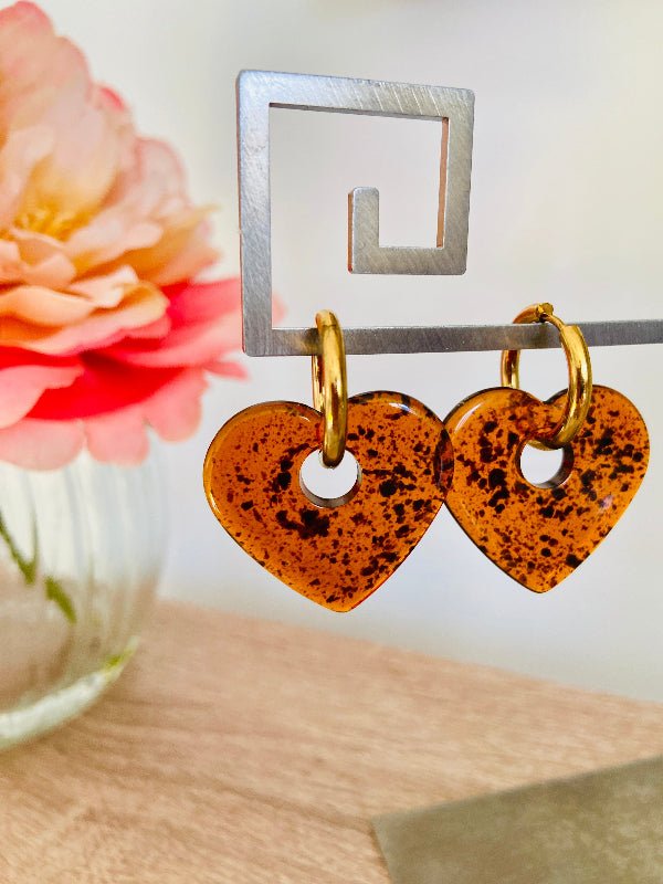 Créoles LAURA - Boucles d'oreilles cœurs personnalisables et interchangeables - Camilmari Bijoux - Créoles dorées avec paire de coeurs