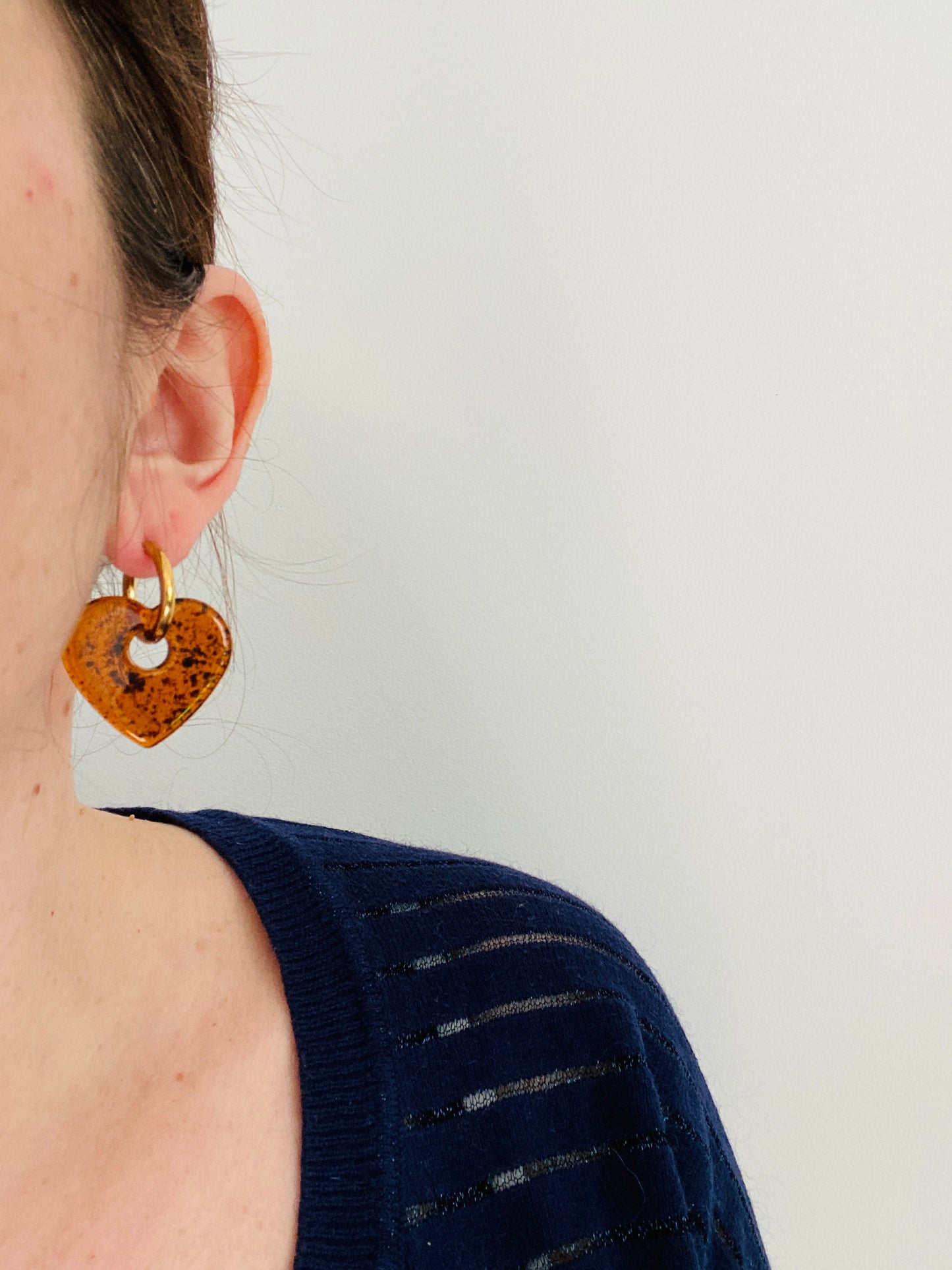 Créoles LAURA - Boucles d'oreilles cœurs personnalisables et interchangeables - Camilmari Bijoux - Créoles dorées avec paire de coeurs