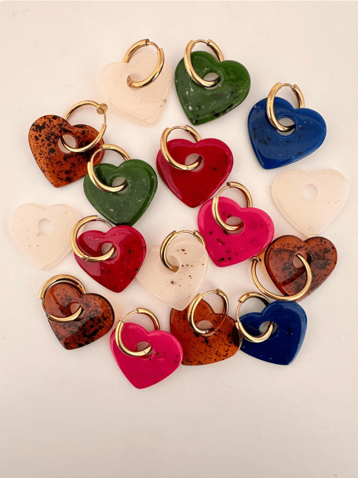 Créoles LAURA - Boucles d'oreilles cœurs personnalisables et interchangeables - Camilmari Bijoux - Créoles dorées avec paire de coeurs