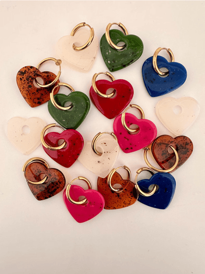 Créoles LAURA - Boucles d'oreilles cœurs personnalisables et interchangeables - Camilmari Bijoux - Créoles dorées avec paire de coeurs