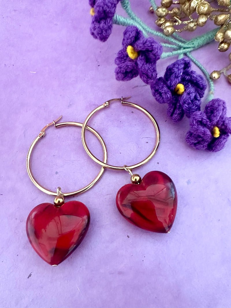 Créoles maxi cœurs rouges MAÏA en acier inoxydable et résine marbrée - Camilmari Bijoux - 